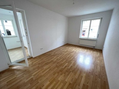 **TOLLE 2-RWG IN RUHIGER LAGE**mit Tageslichtbad, Wanne, Balkon und 2 Loggien ** WE 02**
