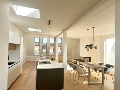 Erstbezug nach Sanierung: 3-Zi.-Dachgeschosswohnung mit Balkon in Friedenau