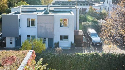 Doppelhaushälfte im Townhouse-Stil: Urbanes Leben in ruhiger Lage Niederschönhausens