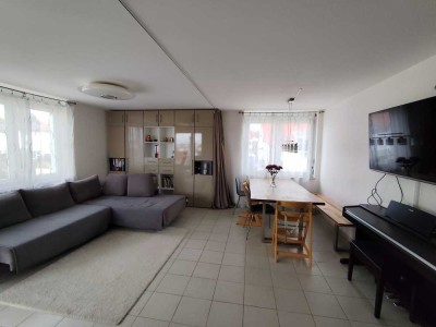 Moderne 3-Zimmer-Wohnung in Maichingen – 300 m zur S-Bahn, TG-Stellplatz, EBK & Aufzug