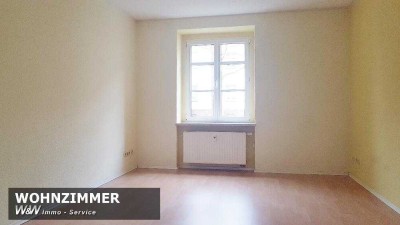 2-Raum Wohnung im Grünen sucht Sie! Balkon, große Küche, Erdgeschoss-Frisch renoviert-