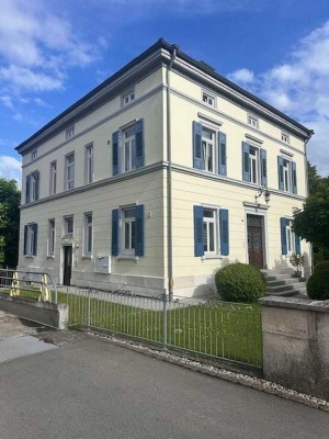 Traumhafte große 4-Zimmer Wohnung in einer Unternehmervilla!