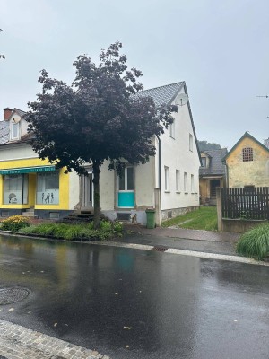 Renoviertes Reihenhaus mit Garten und Stellplätzen