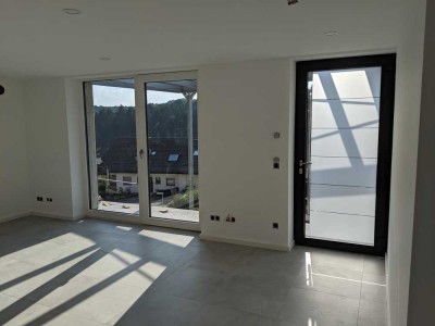 Freundliche, sanierte 3-Zimmer-EG-Wohnung mit gehobener Innenausstattung mit Terrasse in Kämpfelbach