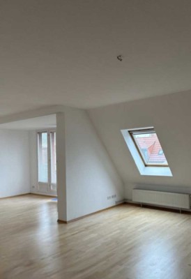 Exklusive Dachgeschosswohnung mit 2,5 Zimmern und Balkon in Berlin-Schöneberg