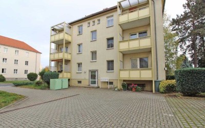 Attraktive Zweiraumwohnung mit großer Wohnküche, Balkon & Stellplatz