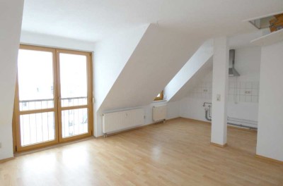 Helle, gemütliche 2 (+1) Zi. - DG-Maisonette-Whg. & PKW-Stellplatz in ruhigem Wohngebiet in Annaberg