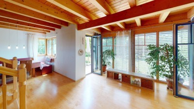 Lichtdurchflutetes Passivhaus mit Garage und Carport