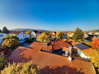 Ganz oben mit großem Balkon und schöner Sicht...