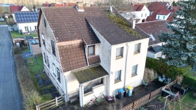 freistehendes Einfamilienhaus mit Garten und Garage