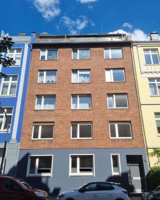 Preiswerte Dachgeschosswohnung inkl. Terrasse & Balkon in bester Lage