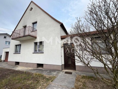 Einfamilienhaus samt Garage und Garten