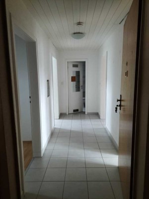 Helle, gepflegte 3-Zimmer-Dachgeschosswohnung für Nichtraucher zur Miete in Pforzheim.