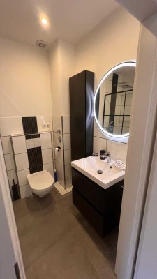 Stilvolle, modernisierte 2-Raum-Wohnung mit luxuriöser Innenausstattung mit EBK in Bremen
