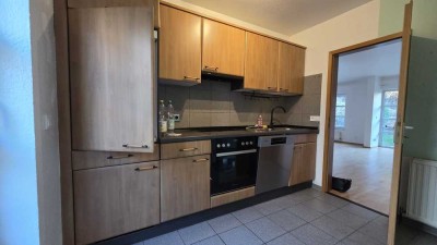 Ab sofort: 2,5 Zi. EG, EBK, Garten, Terrasse & Stellplatz