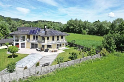 Hereinspaziert in diese großzügige Villa am westlichen Stadtrand von Salzburg!