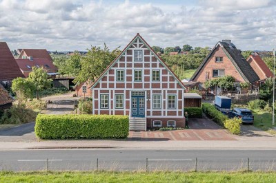Liebevoll restauriertes Kapitänshaus mit drei Ferienappartments! Direkt am Deich.