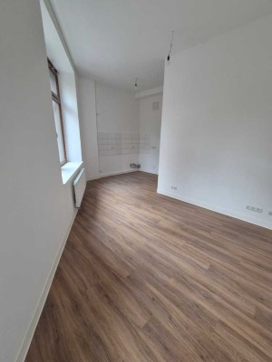 Kleine schöne modernisierte 2 ZKB Altbauwohnung zu vermieten
