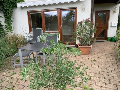 Exklusive, luxuriöse 2 Zimmer-Wohnung mit Terrasse und EBK in herrlicher Lage