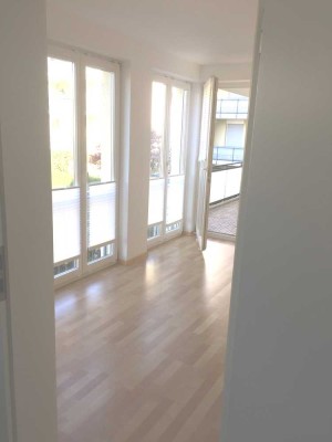 Exklusive 2-Raum-Wohnung mit gehobener Innenausstattung, S/W Loggia, EBK, TG, Innenstadt