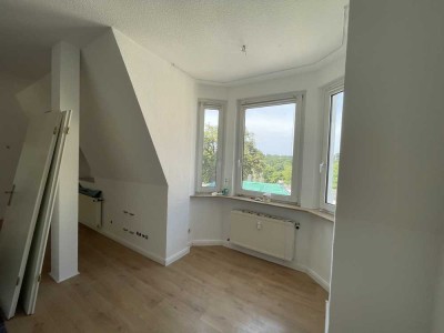 Ruhrblick! 2-Zimmer-Wohnung mit Balkon und Einbauküche in Mülheim an der Ruhr für Altbauliebhaber