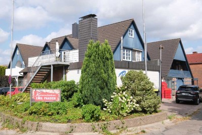 1 großes Wohnhaus - 2 Wohnungen - 1 Gewerbefläche