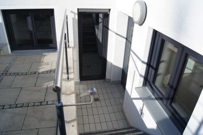 Stilvolle, neuwertige 2-Zimmer-Wohnung mit Terrasse und EBK in Oberding