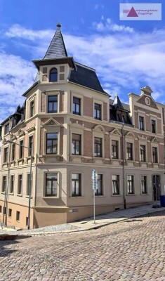 Charmante 3-Raum-Wohnung mit Balkon in Meerane bei Zwickau: Stilvolles Wohnen im gepflegtem Denkmal