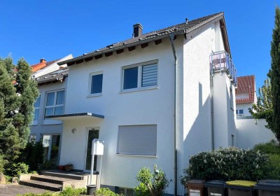 Ingelheim: Möblierte, ruhige 2-Zimmer-Wohnung in gepflegtem 3-Familien-Haus
