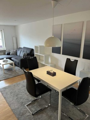 Helle 3-Zimmer-Wohnung (1. OG) in zentraler Lage mit Südbalkon, EBK, Pkw-Stellplatz und Kaminofen