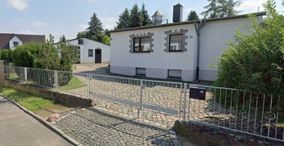 Einfamilienhaus mit Terrasse und weitläufigem Garten und viel Nutzfläche in Bad Dürrenberg
