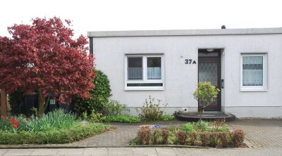 Kleines sonniges Reihenendhaus 108 m² 3,5 Zimmer Garage + Stellplatz Garten 2 Bäder in ruhiger Lage