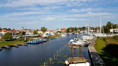 Einfamilienhaus + Ferienbungalow in Ostseenähe