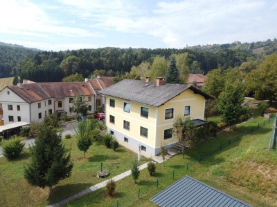 Schönes Zweifamilienhaus in ruhiger Aussichtslage!