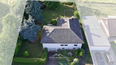 Bungalow in Bestlage mit idyllischem Garten