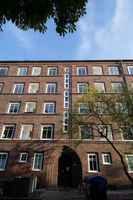 Helle und moderne Etagenwohnung mit Balkon im schönen Linden