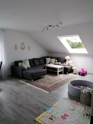 Schöne, geräumige zwei Zimmer DG-Wohnung in sehr guter, ruhiger Lage in Neuwied Heimbach-Weis