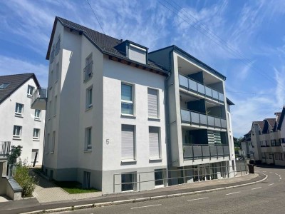 Gepflegte 4-Zimmer Wohnung mit Balkon und Tiefgarage in guter Lage