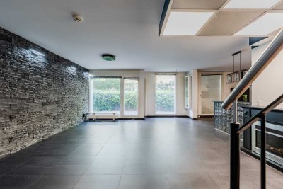 Stilvolle 3 - Zimmer Maisonette Wohnung mit Terrasse und Balkon