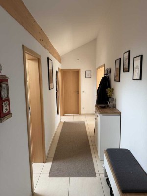 Helle 2,5-Zimmer Dachgeschosswohnung mit Balkon in Amerang