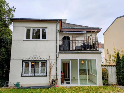 Wohnen im 2 Familienhaus: Altbau 2 bis 3 Zimmer Wohnung mit Garten und Garage