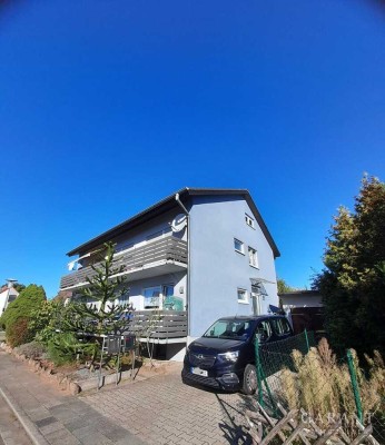 Top Lage, zwei Wohnungen, Balkone und Garagen