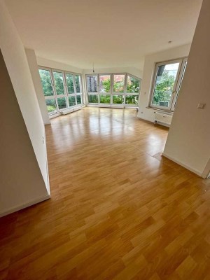 Traumhafte 3-Zimmer-Wohnung in ruhiger und zentraler Lage in Leonberg – ab 01.02.