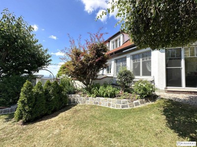 Wohnen AM GIPFELBERG | Großfamilienhaus mit unverbaubarem Ausblick | Pool &amp; Whirlpool | 4 Garagenstellplätze | Hof am Leithaberge