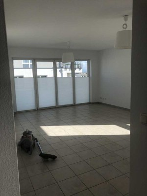 helle gepflegte 2 Zimmer Wohnung  mit EBK, Balkon und TG-Stellplatz