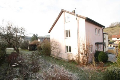 Sanierte Doppelhaushälfte mit großem Garten