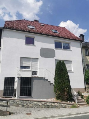 Preiswertes 6-Zimmer-Reihenhaus mit EBK in Issigau