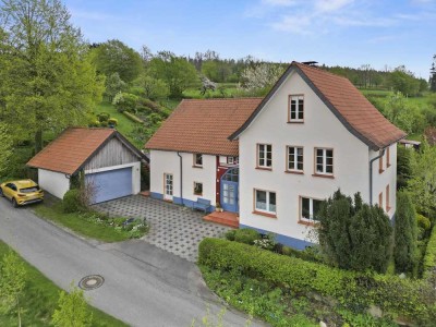 Traumhaftes Landhaus inmitten herrlicher Natur - mit Ferienwohnung und 800 m² Grundstück