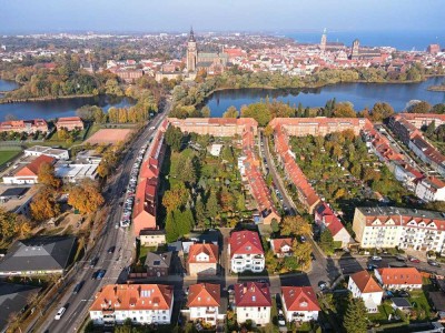 gemütliche Dachgeschosswohnung mit zwei Zimmern, Küche und Bad