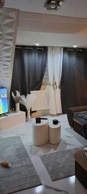 Ansprechende und modernisierte 3-Raum-DG-Wohnung mit EBK in Aachen